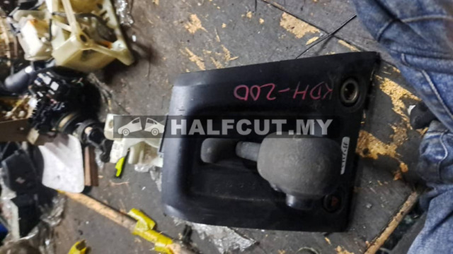 TOYOTA HIACE KDH200 GEAR LEVEL