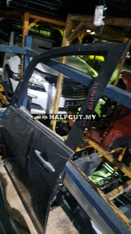 MAZDA BIANTE FRONT DOOR F/L