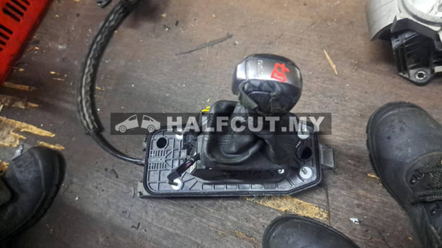 VOLKSWAGEN PASSAT B7 GEAR LEVER