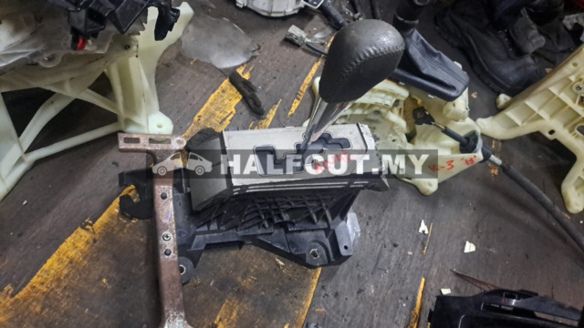 TOYOTA CAMRY ACV40 2.4 GEAR LEVEL