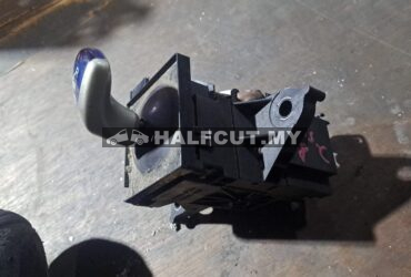 TOYOTA PRIUS C 1.8 GEAR LEVEL