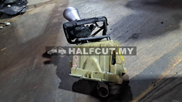MERCEDES BENZ W204 GEAR LEVEL