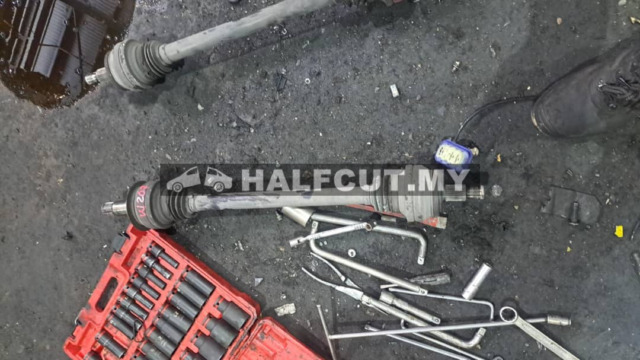 MERCEDES BENZ W207 REAR  DRIVE SHAFT RH