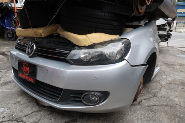 VOLKSWAGEN GOLF 1.4 HALF CUT