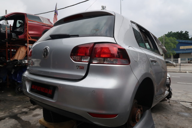 VOLKSWAGEN GOLF 1.4 HALF CUT