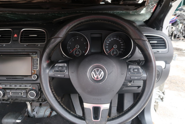 VOLKSWAGEN GOLF 1.4 HALF CUT