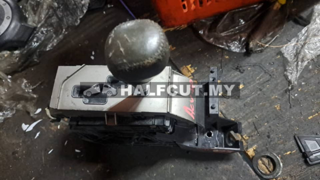 TOYOTA CAMRY ACV40 2.4 GEAR LEVEL