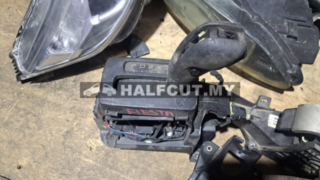 FORD FIESTA 2013GEAR LEVEL