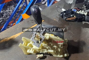 HYUNDAI TUCSON GEAR LEVEL