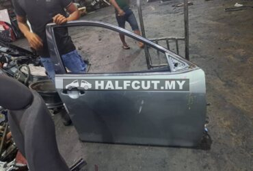 TOYOTA CAMRY ACV50 FRONT DOOR F/ R