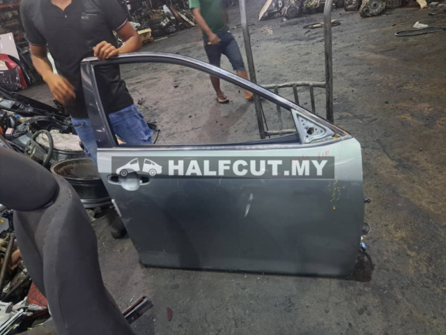 TOYOTA CAMRY ACV50 FRONT DOOR F/ R