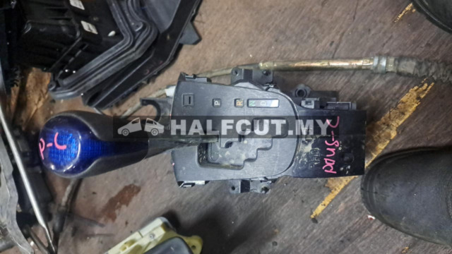 TOYOTA PRIUS C GEAR LEVER