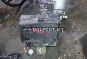 TOYOTA PRIUS C FUSE BOX WAYA