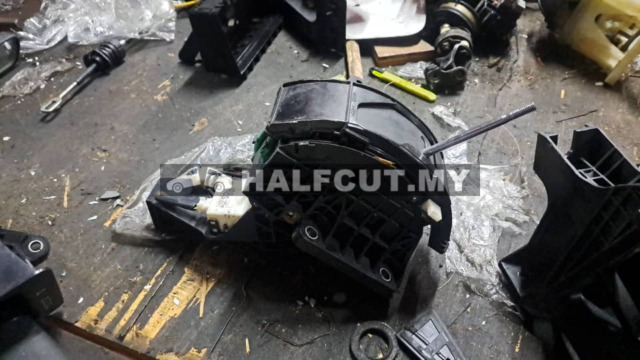 TOYOTA WISH 09 GEAR LEVEL