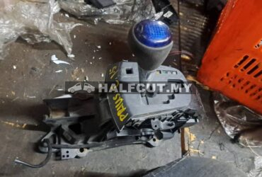 TOYOTA PRIUS C 1.5 GEAR LEVEL
