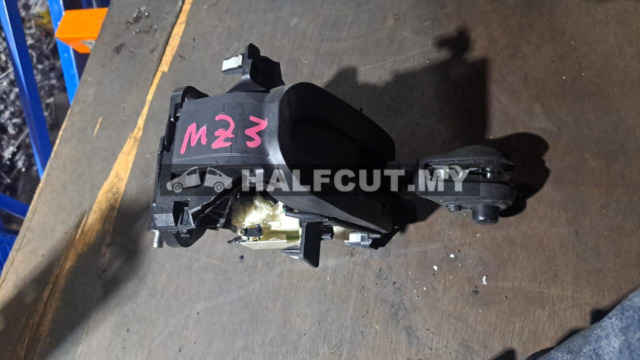 MAZDA 3 2010 GEAR LEVEL