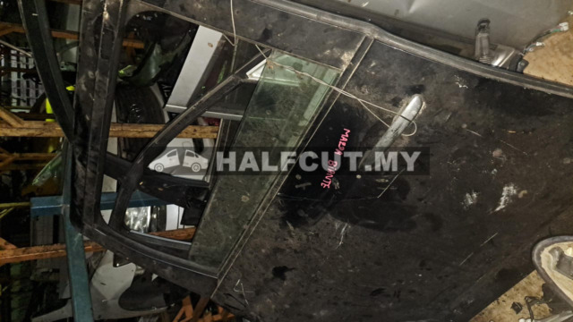 MAZDA BIANTE SIDE DOOR R/R