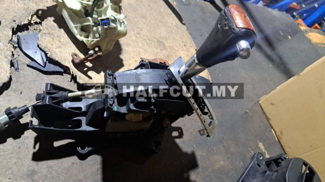 TOYOTA CAMRY ACV30 GEAR LEVEL