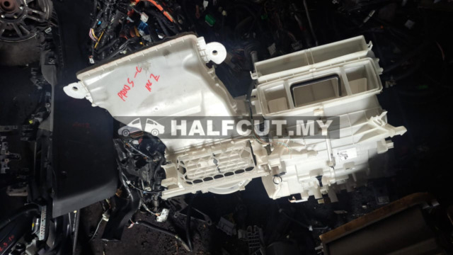 TOYOTA PRIUS C 1NZ AIRCOND BLOWER