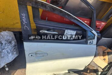 TOYOTA PRIUS C FRONT DOOR F/R