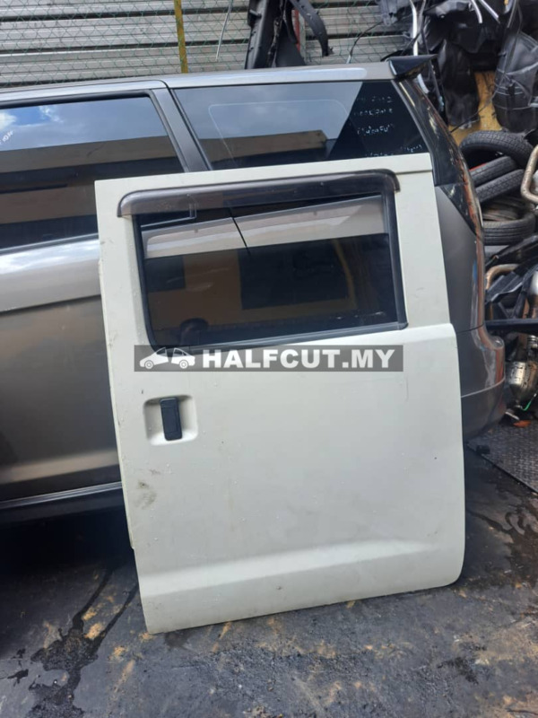 DAIHATSU GRAN MAX SIDE DOOR R/L