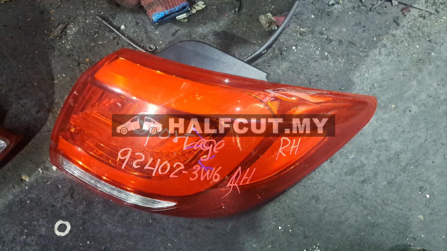 KIA SPORTAGE 2013 TAIL LAMP (92402-3W6)RH