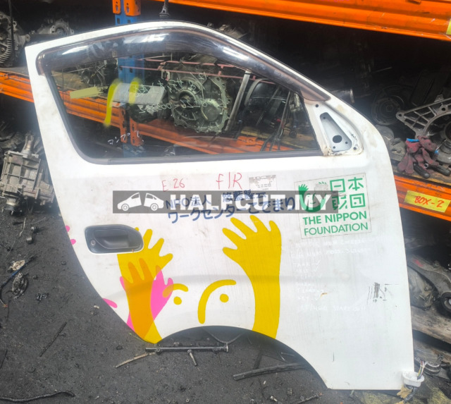 NISSAN E26 FRONT DOOR F/R