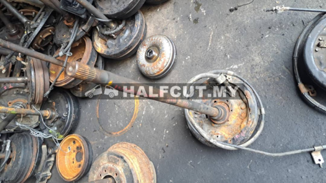 TOYOTA INNOVA OM REAR SHAFT LH  ABS