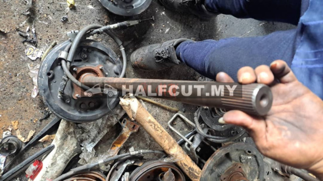 TOYOTA HILUX REVO REAR SHAFT RH NO ABS