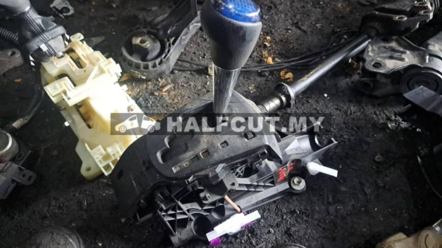 TOYOTA PRIUS C 1NZ GEAR LEVEL