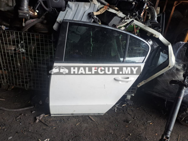 VOLKSWAGEN PASSAT B7 CDA REAR DOOR R/L