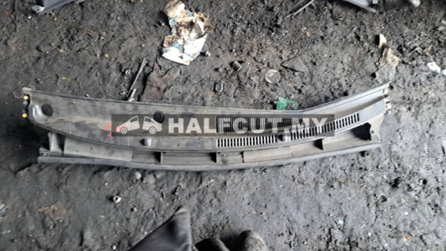 TOYOTA PRIUS C WIPER COVER