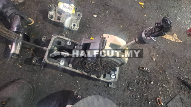 VOLKSWAGEN PASSAT B7 GEAR LEVER