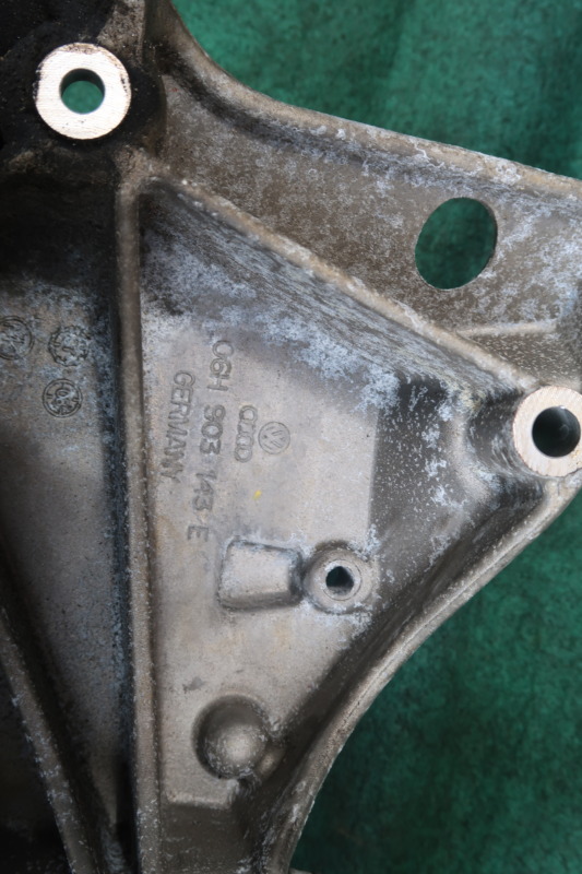 AUDI A4 1.8 AIR FILTER HOUSE