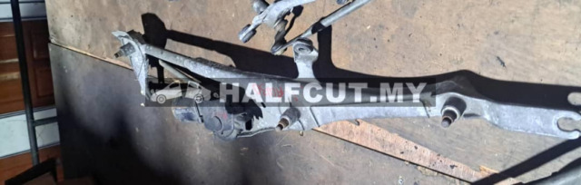 TOYOTA HARRIER ACU30 WIPER LINK