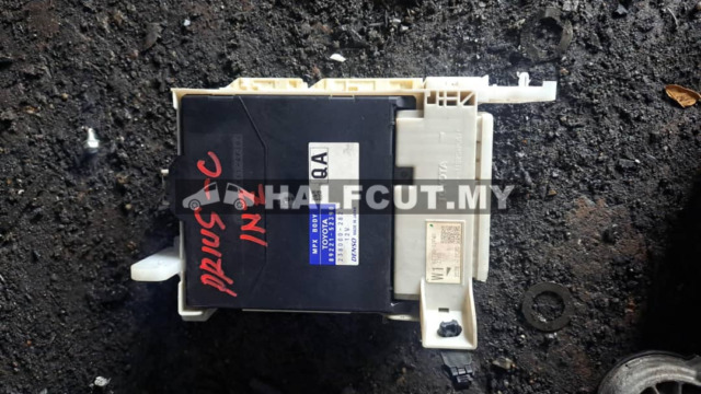 TOYOTA PRIUS C FUSE BOX ECU (89221-52390) QA
