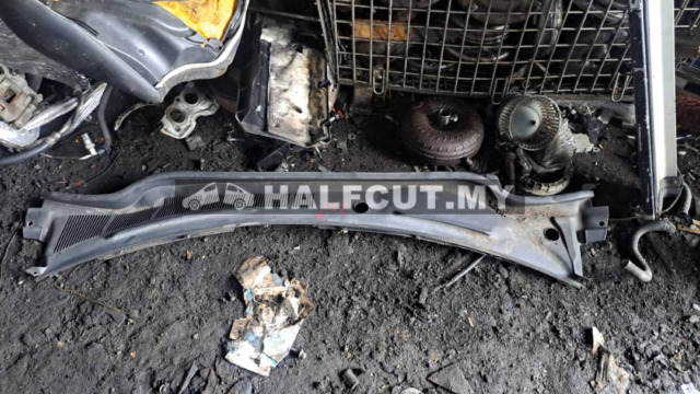 TOYOTA CAMRY ACV40 2.0 WIPER COVER