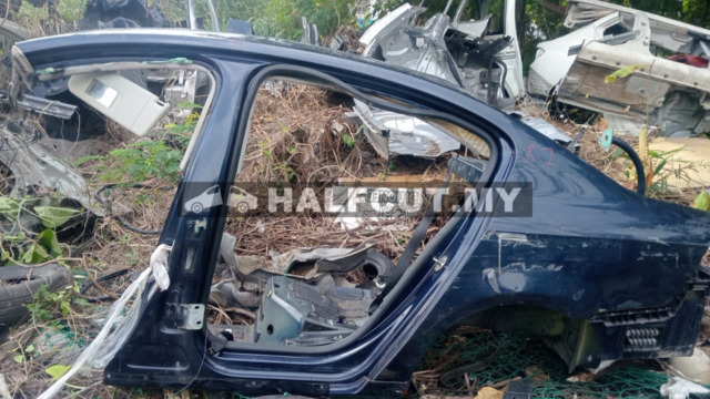 VOLKSWAGEN PASSAT B7 REAR FENDER LH