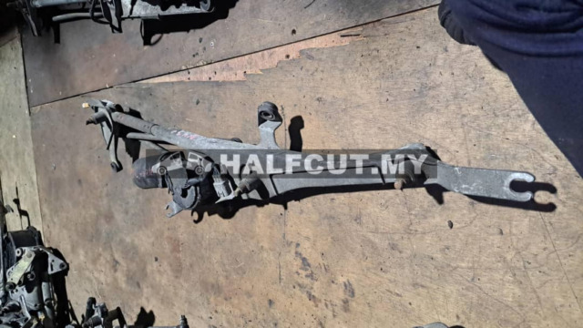TOYOTA HARRIER ACU30 WIPER LINK