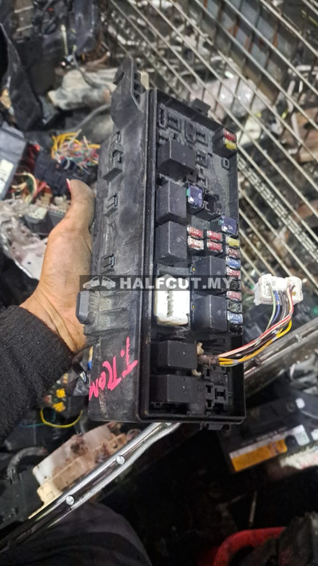 MITSUBISHI TRITON OM FUSE BOX WAYA