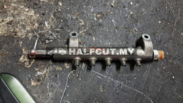 NISSAN NAVARA FUEL RAIL