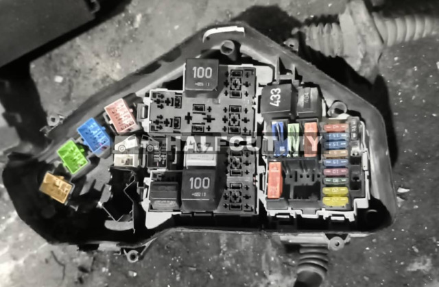 PORSCHE CAYENNE 955 FUSE BOX WAYA
