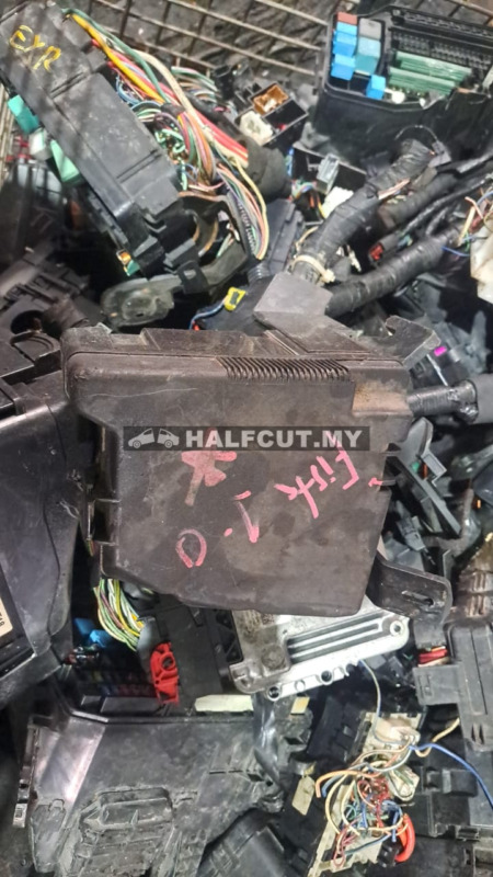 FORD FIESTA 1.0  FUSE BOX WAYA