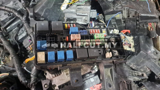 HYNUDAI STAREX A2 FUSE BOX WAYA