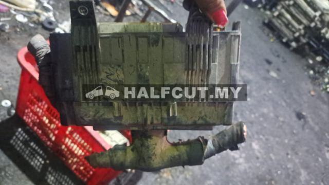 TOYOTA HIACE KDH200 FUSE BOX