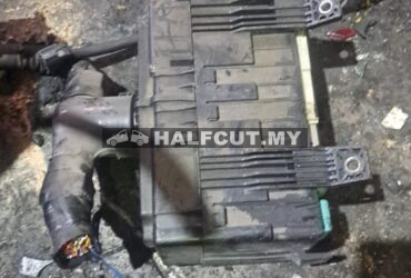 TOYOTA HIACE KDH200 FUSE BOX