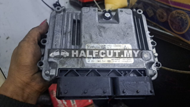 FORD FOCUS ENGINE ECU (0 261 S09 541) A