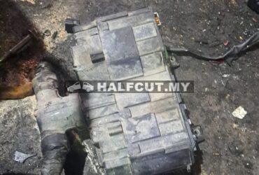 TOYOTA HIACE KDH200 FUSE BOX