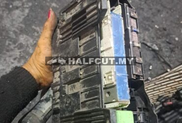 TOYOTA HIACE KDH200 FUSE BOX