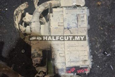 TOYOTA HIACE KDH200 FUSE BOX